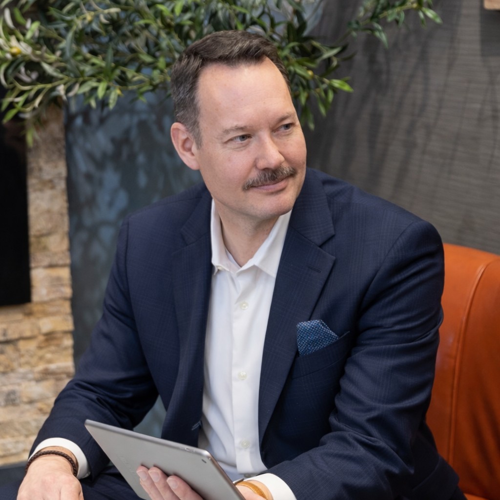 Mark speaks with a client at Xanadu Med Spa